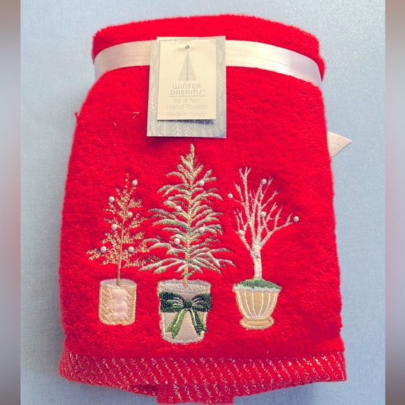 🎄Beautiful Christmas Embroidered Red Hand Towels 2 - Pack NWT ‼️ - Picture 4 of 10